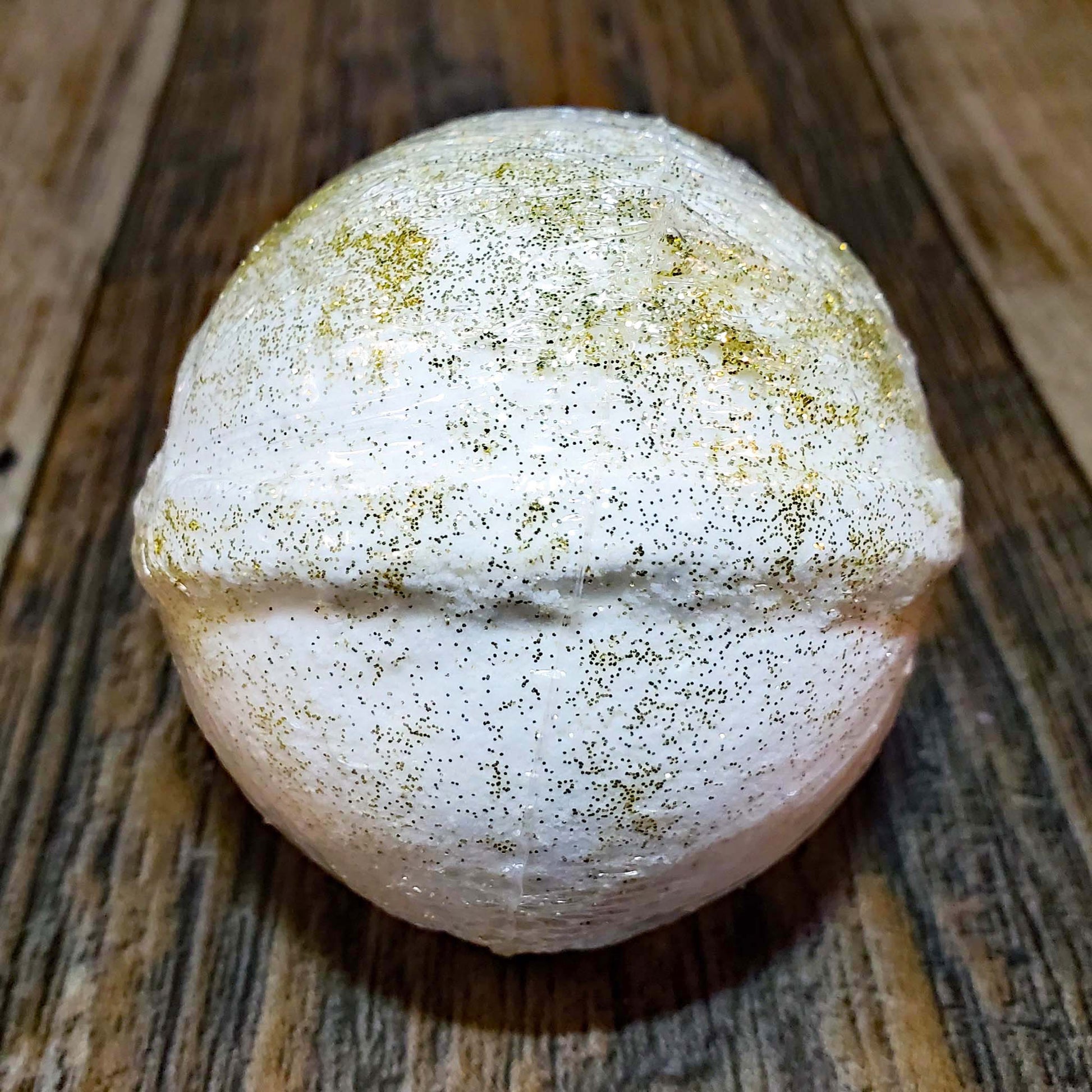 natural bath bomb scented as gold & glitter